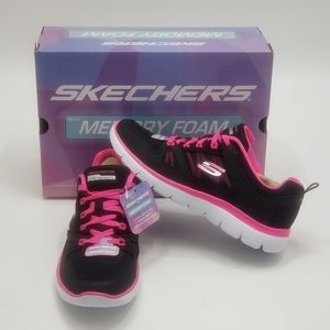 SALE NEW IN BOX SKECHERS SUMMITS  SNEAKERS